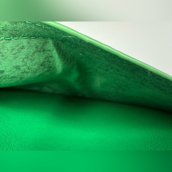 Seven Hills Faux Leather Kelly Green Circle Bag Sporty Crossbody Strap - Picture 4 of 14